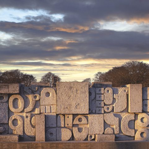 Escultura “Los Tres poderes” en el Parque de Esculturas del Crematorio de Concepción. Trasladada el 2022.